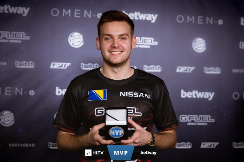 胜利反而更 胜利反而更